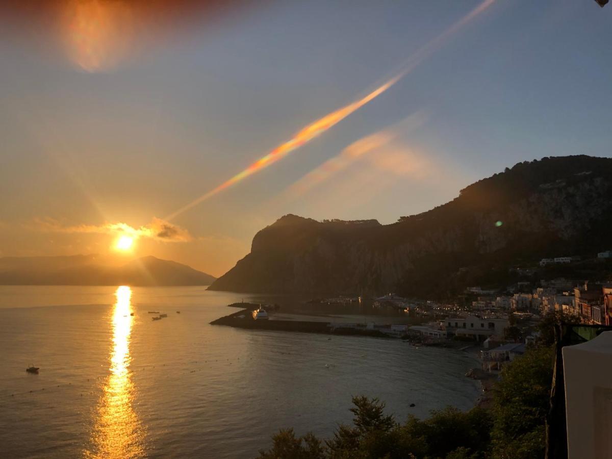 La Baia Di Napoli Apartment กาปรี ภายนอก รูปภาพ