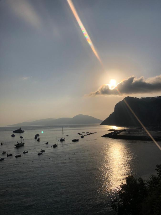 La Baia Di Napoli Apartment กาปรี ภายนอก รูปภาพ