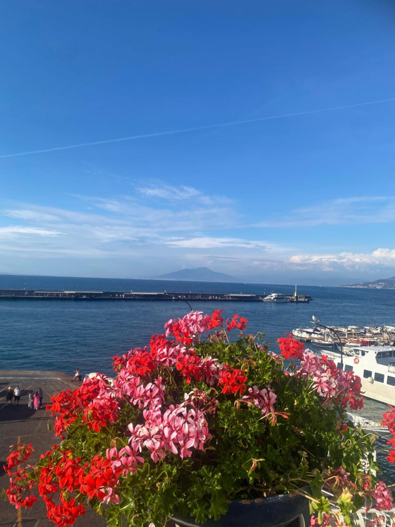 La Baia Di Napoli Apartment กาปรี ภายนอก รูปภาพ
