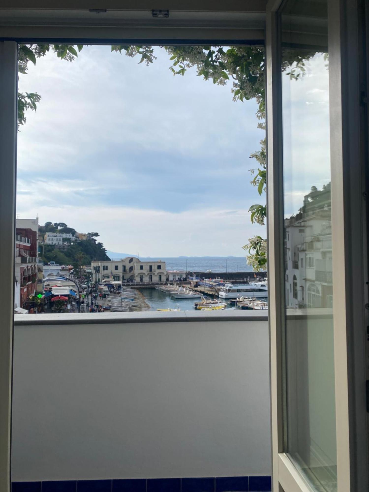La Baia Di Napoli Apartment กาปรี ภายนอก รูปภาพ